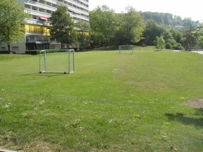 Terrain de football sur la place de jeux pour enfants Ancien-stand, Vieux-Moulin  Lausanne