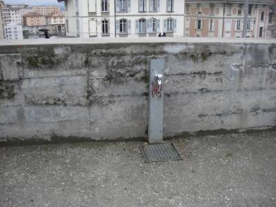 Point d'eau sur la place de jeux pour enfants Brouette (parc), ancienne gares du LEB  Lausanne