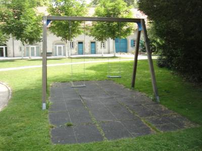 Balanoires sur la place de jeux pour enfants Campagne de l'Hermitage  Lausanne