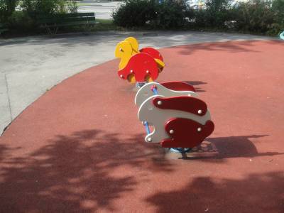 Bascules  ressort sur la place de jeux pour enfants Champ du Grand-Chne  Lausanne