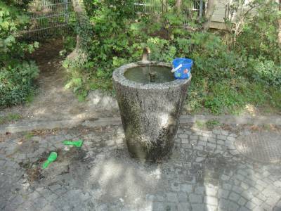 Point d'eau sur la place de jeux pour enfants Chandieu  Lausanne