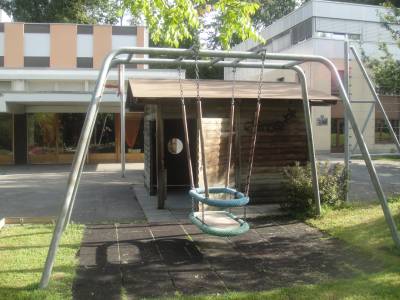 Balanoire sur la place de jeux pour enfants Cigale  Lausanne