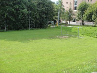 Terrain de football sur la place de jeux pour enfants Cit Blcherette - Petit Flon  Lausanne