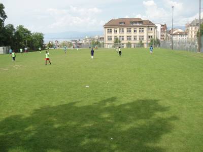 Terrain de football sur la place de jeux pour enfants Mon-Repos nord - Secrtan  Lausanne