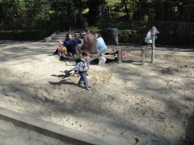 Bac  sable sur la place de jeux pour enfants Mon-Repos sud  Lausanne
