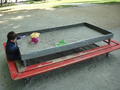 Bac  sable sur la place de jeux pour enfants Parc de Valency suprieur  Lausanne
