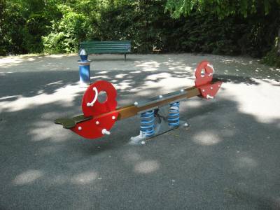 Bascule  poutre sur la place de jeux pour enfants Parc de Valency suprieur  Lausanne