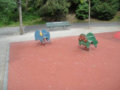 Bascules  ressort sur la place de jeux pour enfants Parc du Boisy  Lausanne