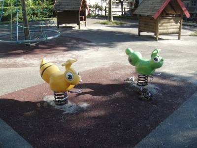 Bascules  ressort sur la place de jeux pour enfants Placette de Florency, Capelard  Lausanne