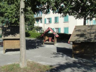 Maisonettes sur la place de jeux pour enfants Placette de Florency, Capelard  Lausanne
