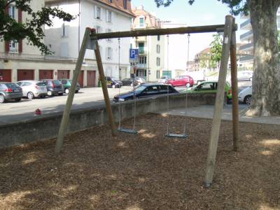 Balanoires sur la place de jeux pour enfants Prlaz infrieur  Lausanne