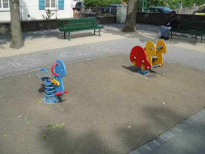 Bascules  ressort sur la place de jeux pour enfants Prlaz suprieur  Lausanne