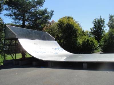 Rampe de skateboard sur la place de jeux pour enfants Praz-Schaud  Lausanne