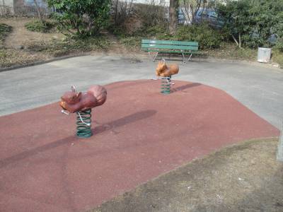 Bascules  ressort sur la place de jeux pour enfants Promenade de Bois-gentil  Lausanne
