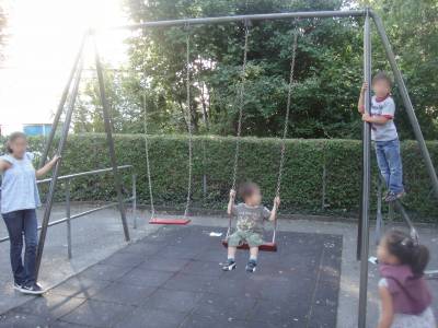 Balanoires sur la place de jeux pour enfants Promenade du Pont-de-Chailly  Lausanne