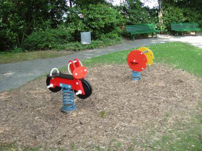 Bascules  ressort sur la place de jeux pour enfants Signal de Sauvabelin -Promenade  Lausanne