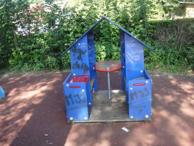 Maisonette sur la place de jeux pour enfants Vennes, centre paroissial  Lausanne