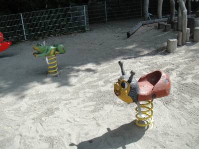 Bascules  ressort sur la place de jeux pour enfants Vidy thtre  Lausanne