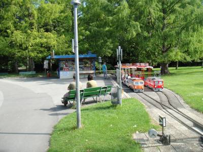 Gare du petit train de Vidy sur la place de jeux pour enfants Vidy-Petit train  Lausanne