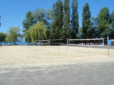 Terrains de beach volley sur la place de jeux pour enfants Vidy-sport pour tous  Lausanne