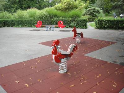 Bascules � ressort sur la place de jeux pour enfants Denantou parc � Lausanne