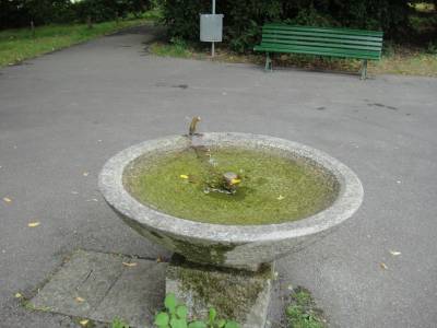 Point d'eau sur la place de jeux pour enfants Denantou parc � Lausanne