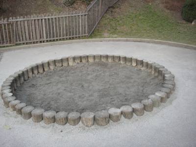 Bac � sable sur la place de jeux pour enfants Druey coll�ge � Lausanne