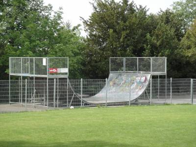 Rampe de skateboard sur la place de jeux pour enfants Mon-Repos nord - Secr�tan � Lausanne