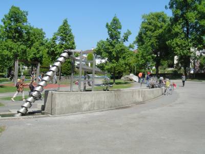 Archim�de - Jeu aquatique sur la place de jeux pour enfants Montriond - Milan � Lausanne