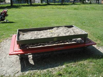 Bac � sable sur la place de jeux pour enfants Pr� des Casernes � Lausanne