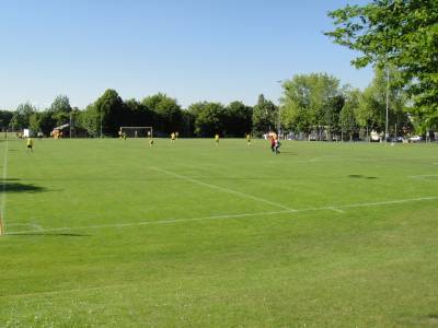 Multiple terrains de football sur la place de jeux pour enfants Terrains de sport de la Bl�cherette � Lausanne