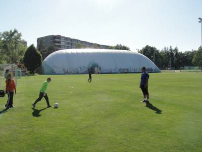 Terrain couvert sur la place de jeux pour enfants Terrains de sport de la Bl�cherette � Lausanne