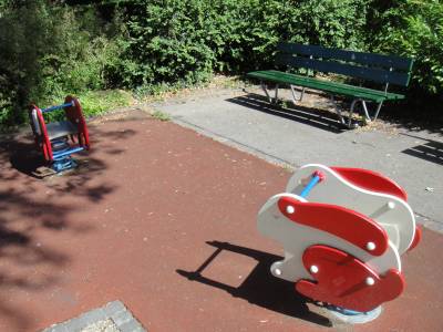 Bascules � ressort sur la place de jeux pour enfants Vennes, centre paroissial � Lausanne