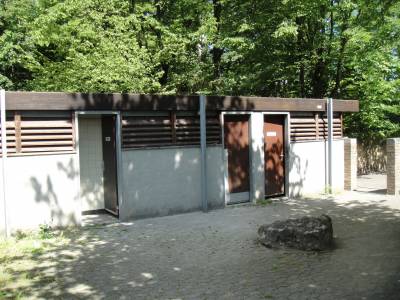 Toilettes sur la place de jeux pour enfants Vidy th��tre � Lausanne