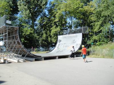 Rampe de skateboard sur la place de jeux pour enfants Vidy-sport pour tous � Lausanne