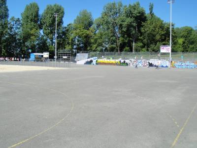 Terrain de football sur la place de jeux pour enfants Vidy-sport pour tous � Lausanne